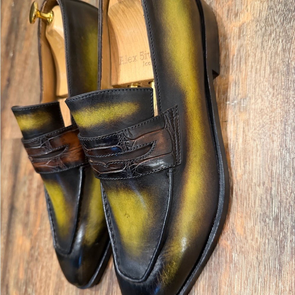 Iconic Green and Brown Leather Loafers - Picture 2 of 4